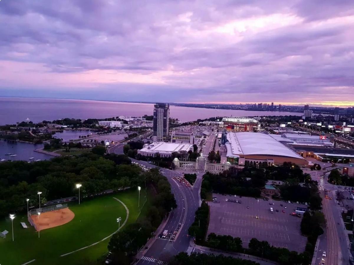 30 Off Lake View Property Heart Of Downtown Toronto Exterior photo