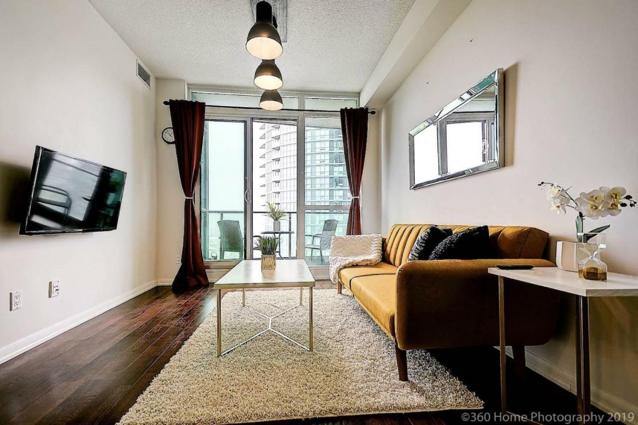 30 Off Lake View Property Heart Of Downtown Toronto Exterior photo