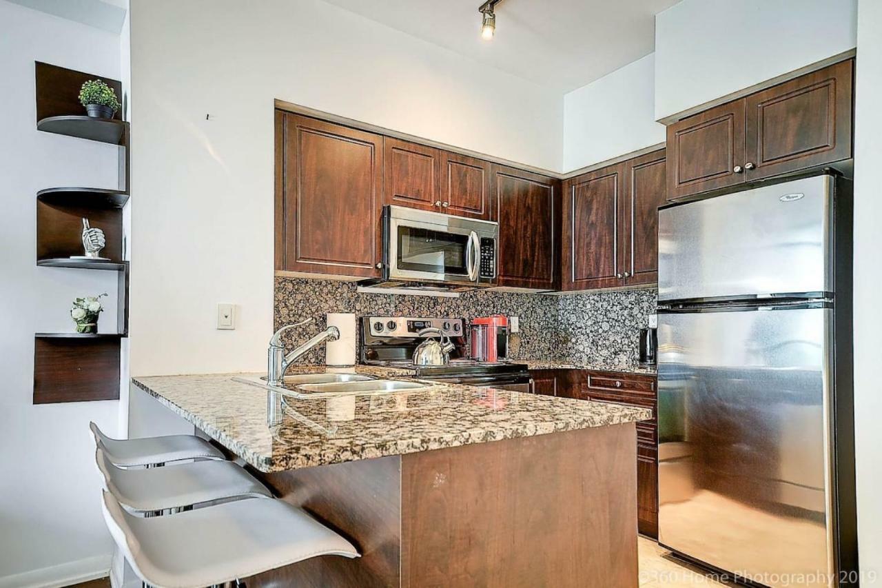 30 Off Lake View Property Heart Of Downtown Toronto Exterior photo